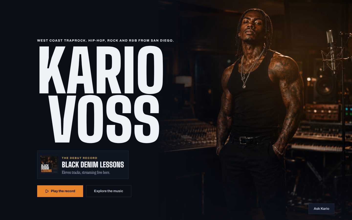 The homepage on a desktop screen: the artist's name over a studio portrait, the record module and the play button